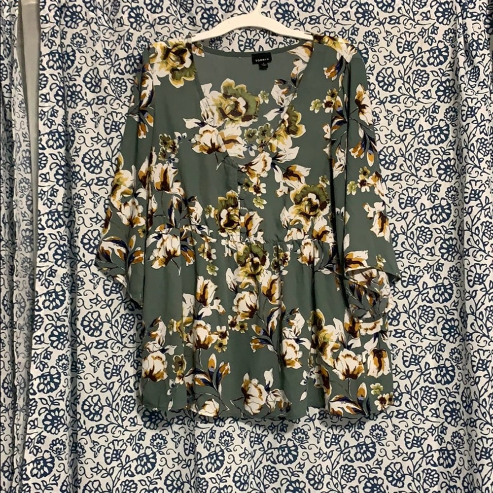 Torrid size 1 Green Floral Blouse